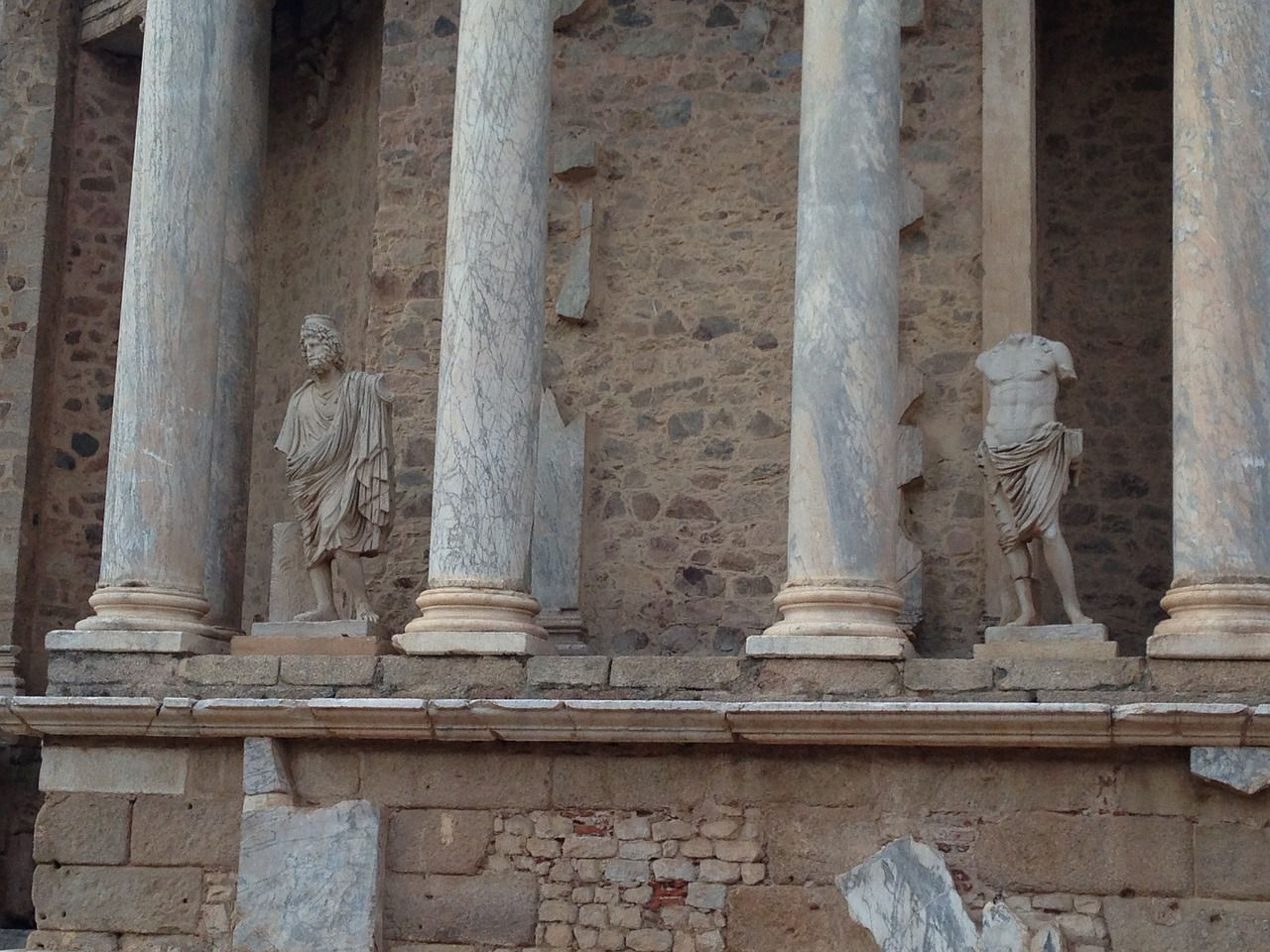 columnas teatro romano