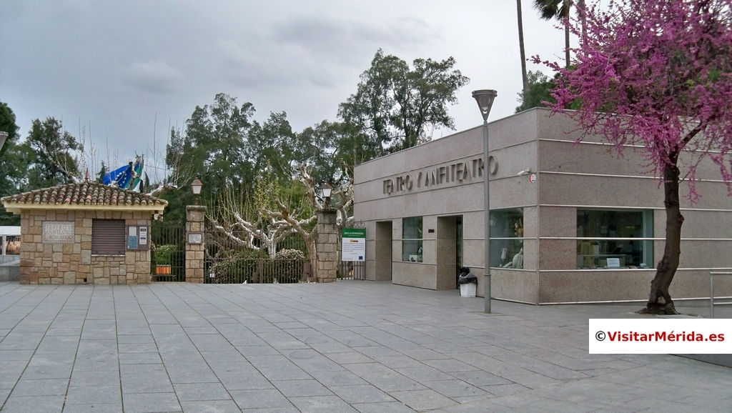explanada acceso teatro romano